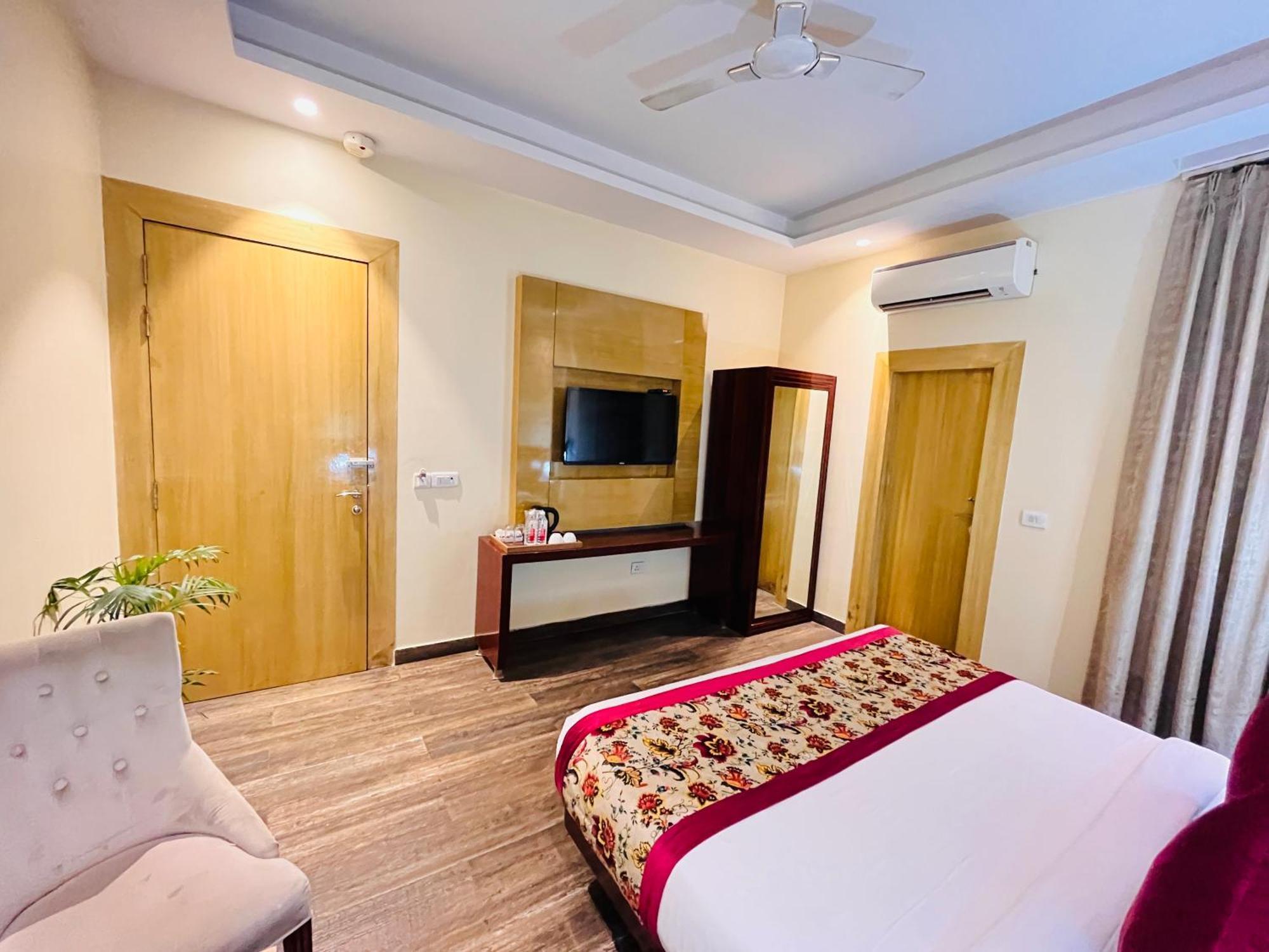 Hotel Banz Near Indira Gandhi Airport Delhi New Delhi Bagian luar foto