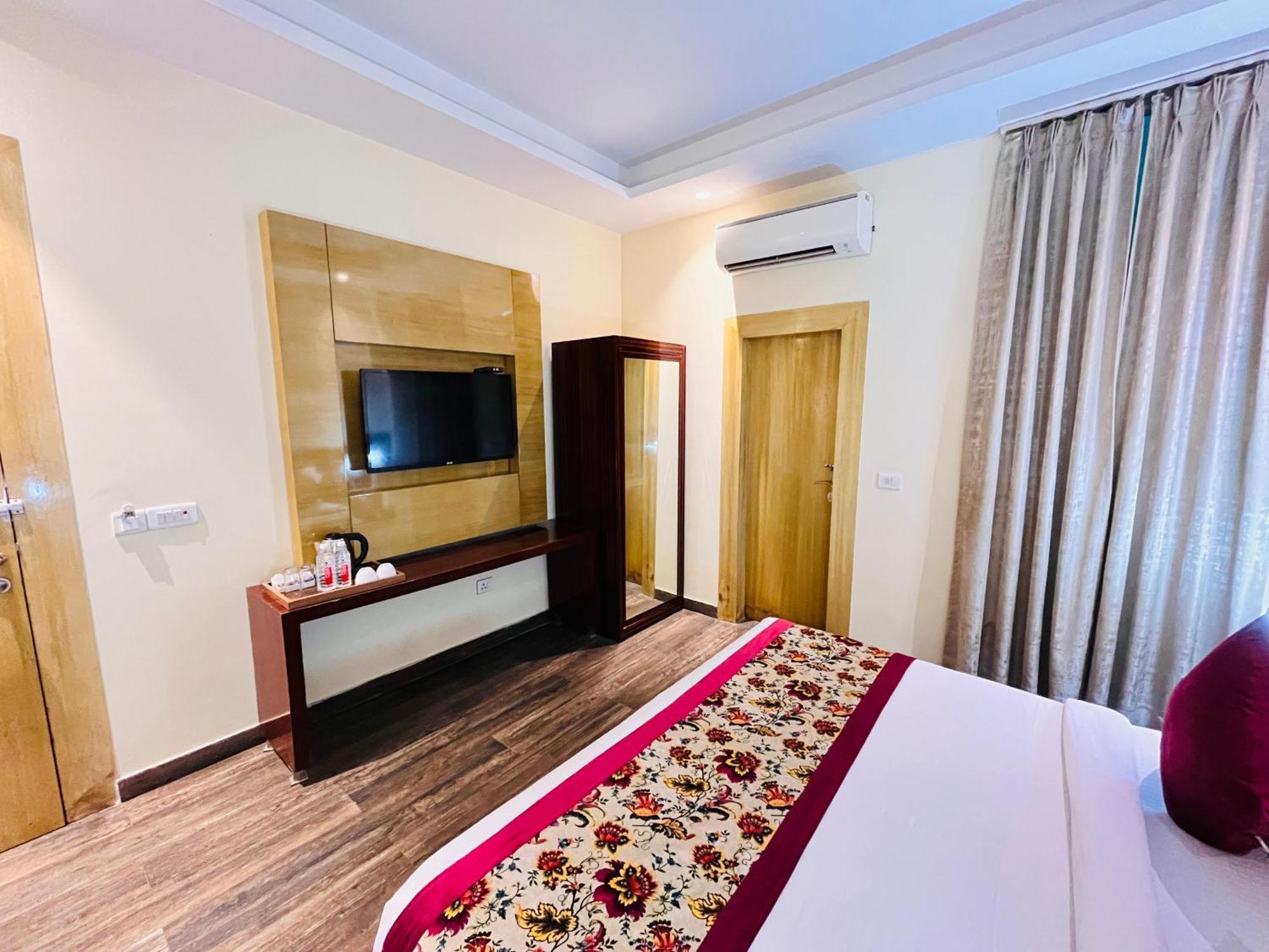 Hotel Banz Near Indira Gandhi Airport Delhi New Delhi Bagian luar foto