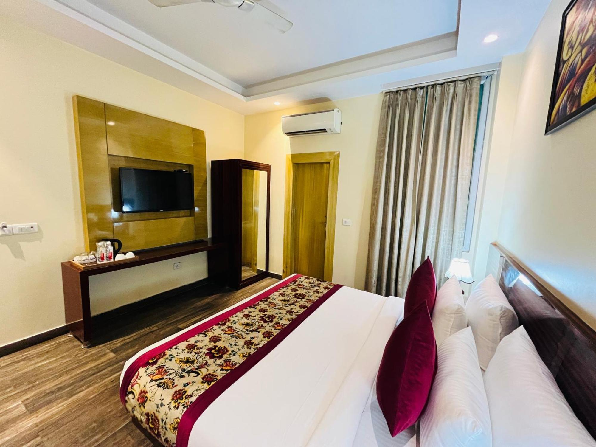 Hotel Banz Near Indira Gandhi Airport Delhi New Delhi Bagian luar foto