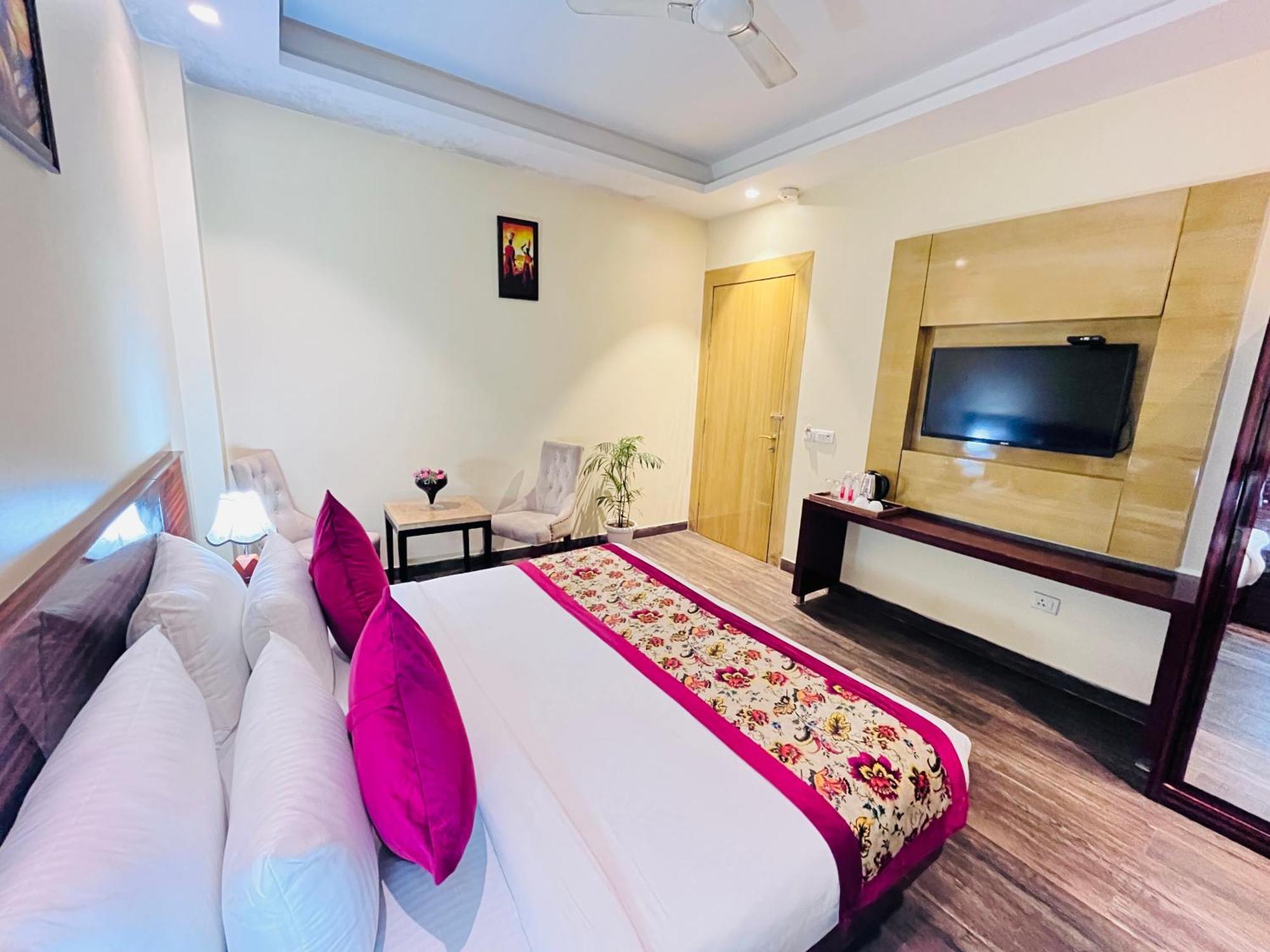 Hotel Banz Near Indira Gandhi Airport Delhi New Delhi Bagian luar foto