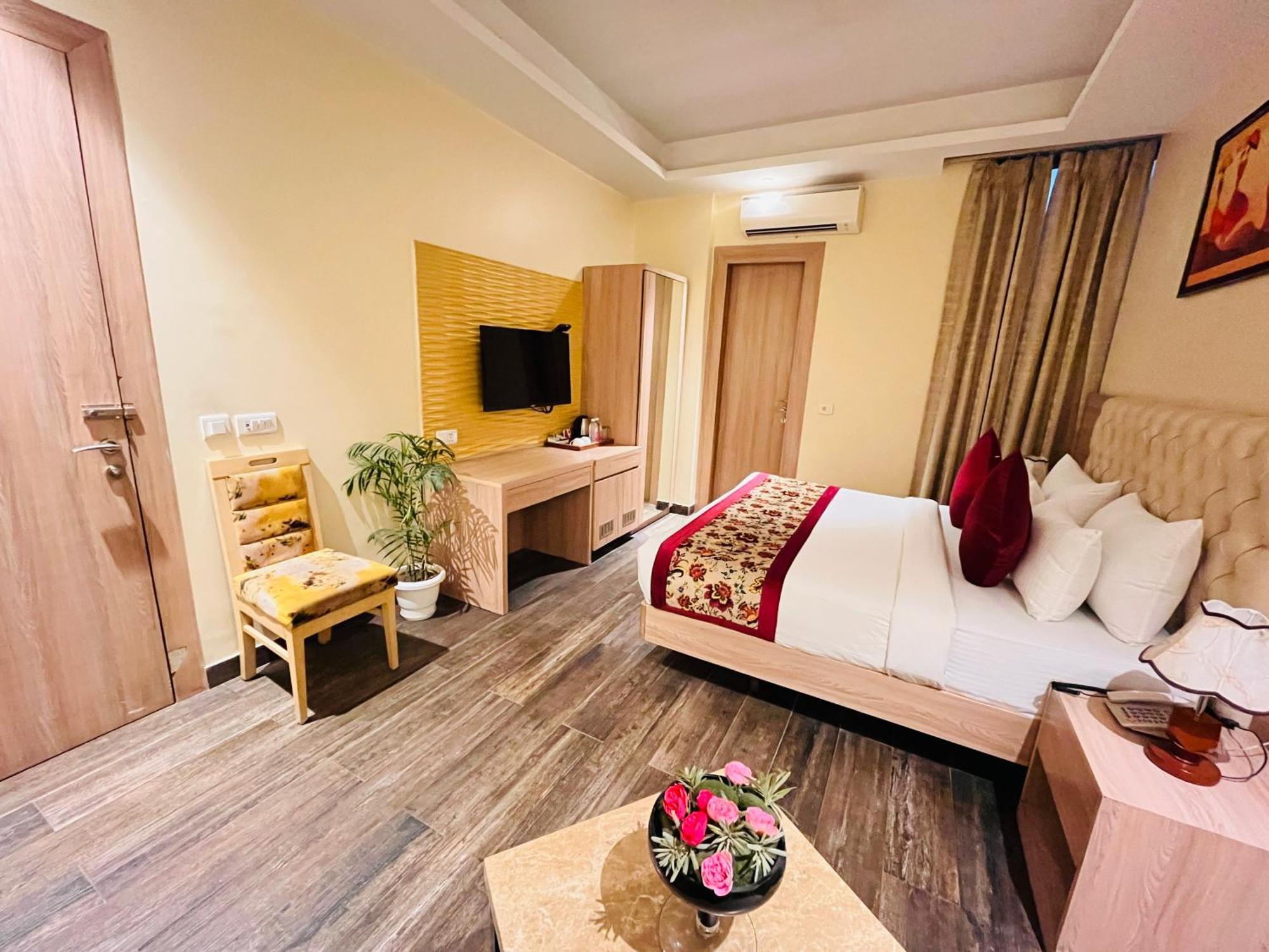 Hotel Banz Near Indira Gandhi Airport Delhi New Delhi Bagian luar foto