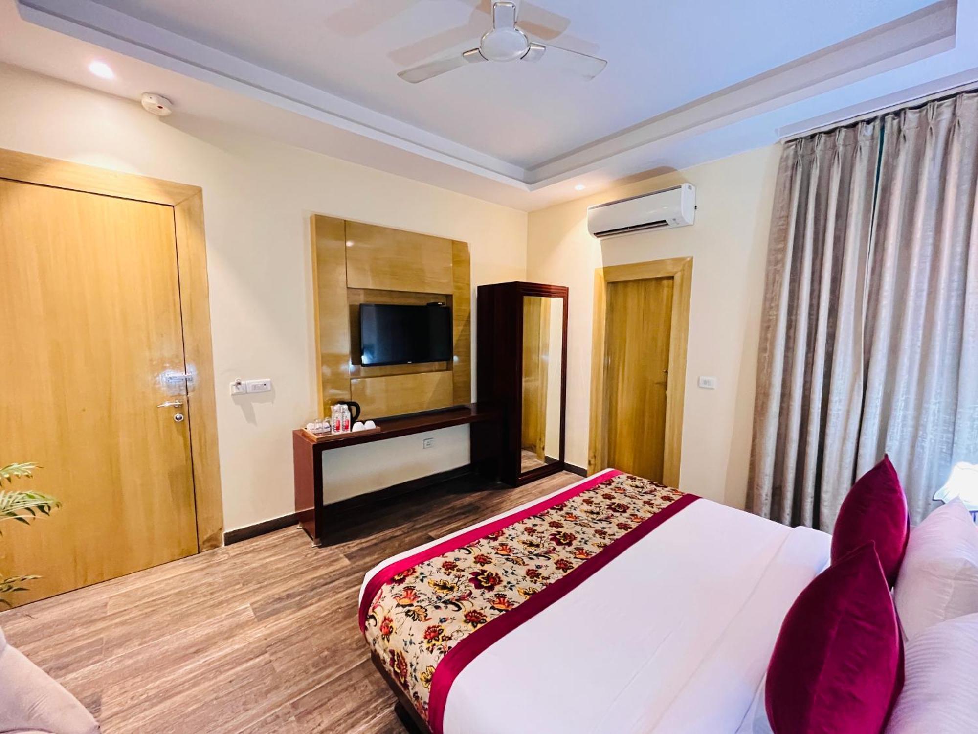Hotel Banz Near Indira Gandhi Airport Delhi New Delhi Bagian luar foto