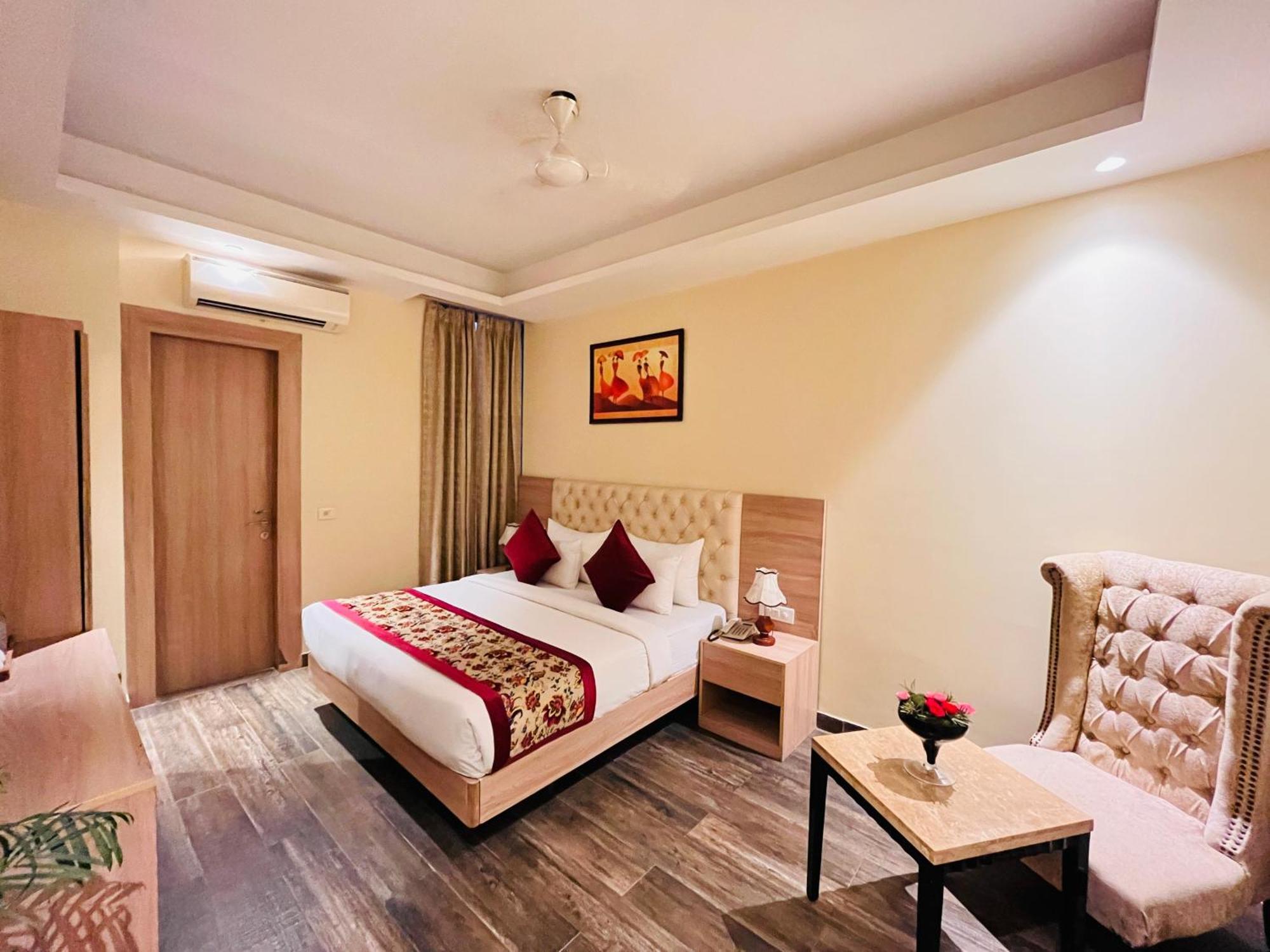 Hotel Banz Near Indira Gandhi Airport Delhi New Delhi Bagian luar foto