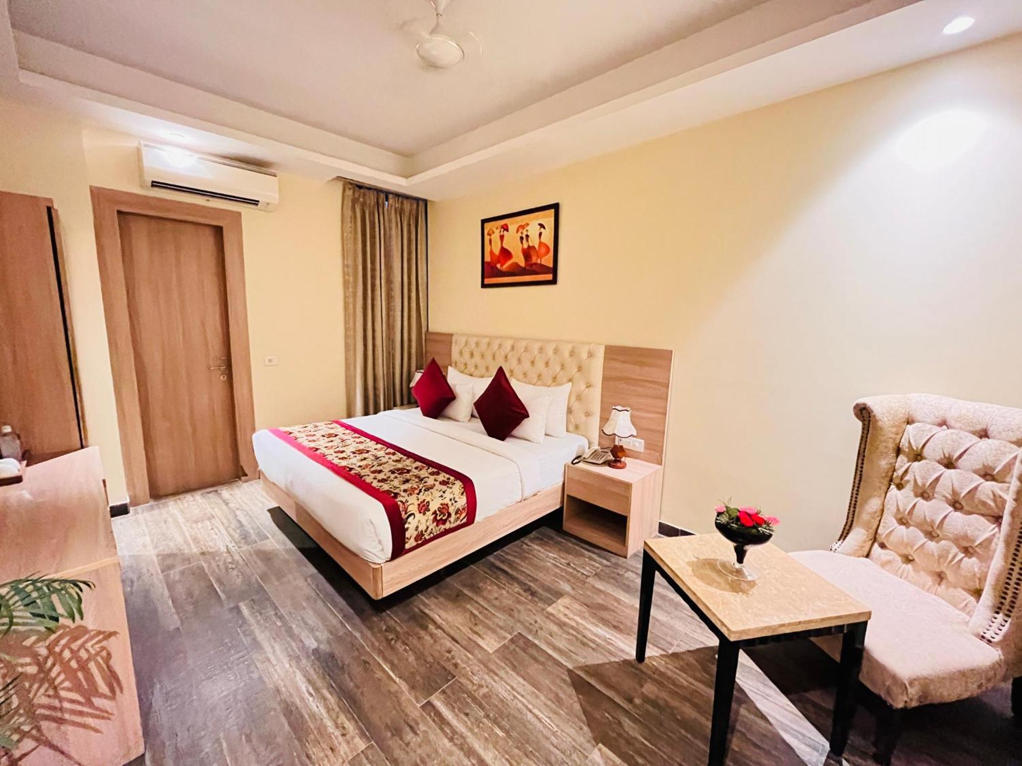 Hotel Banz Near Indira Gandhi Airport Delhi New Delhi Bagian luar foto