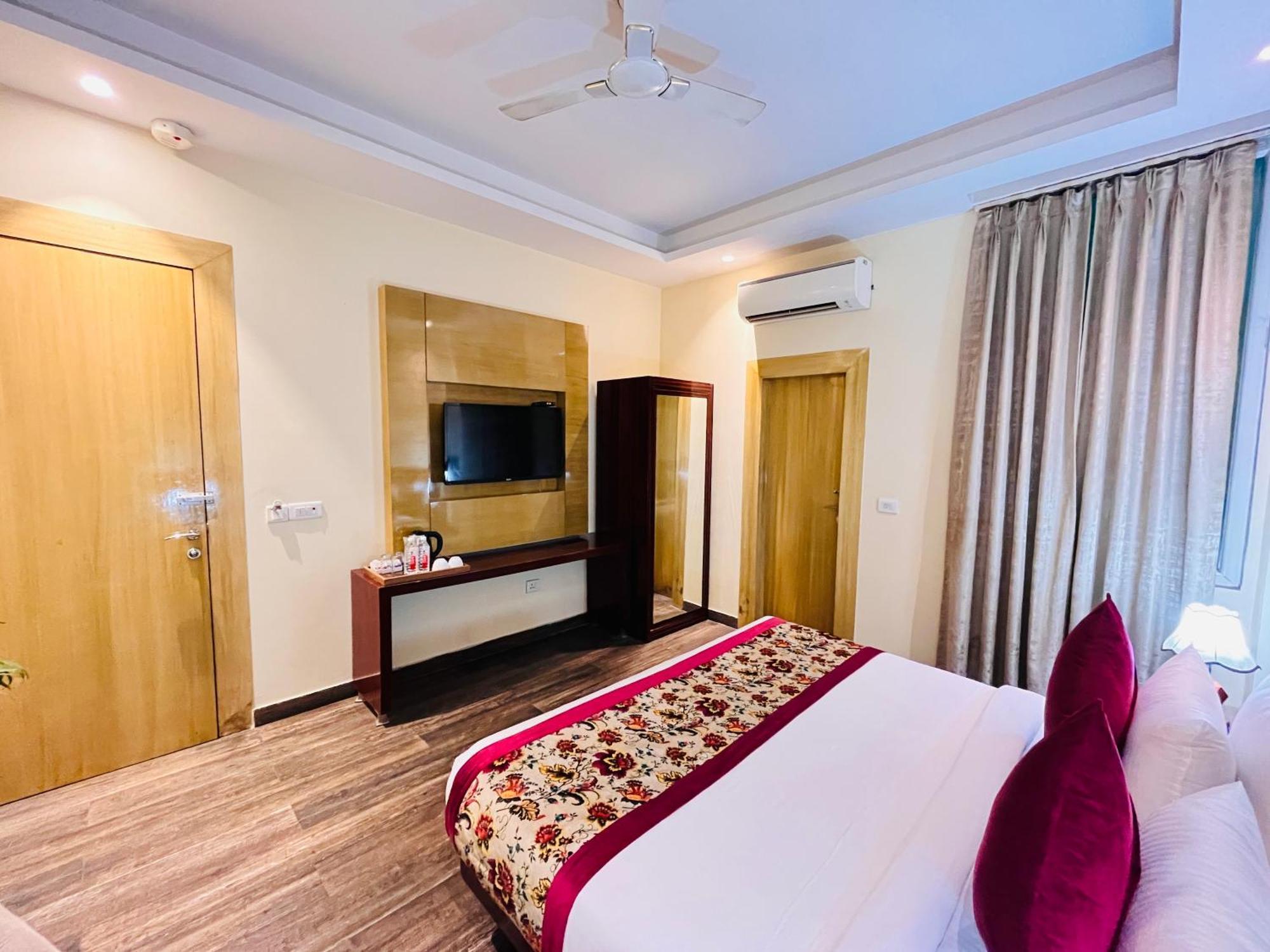 Hotel Banz Near Indira Gandhi Airport Delhi New Delhi Bagian luar foto
